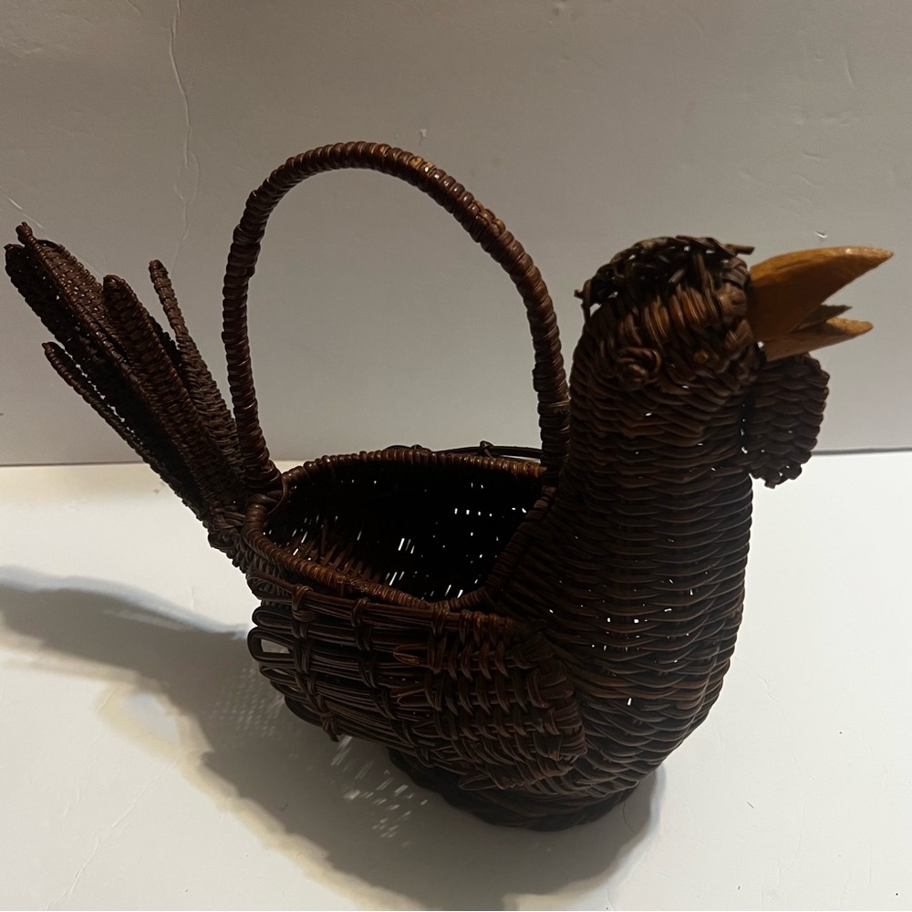Vintage Wicker Woven Chicken Basket With Handle Wood Beak - Picture 3 of 11